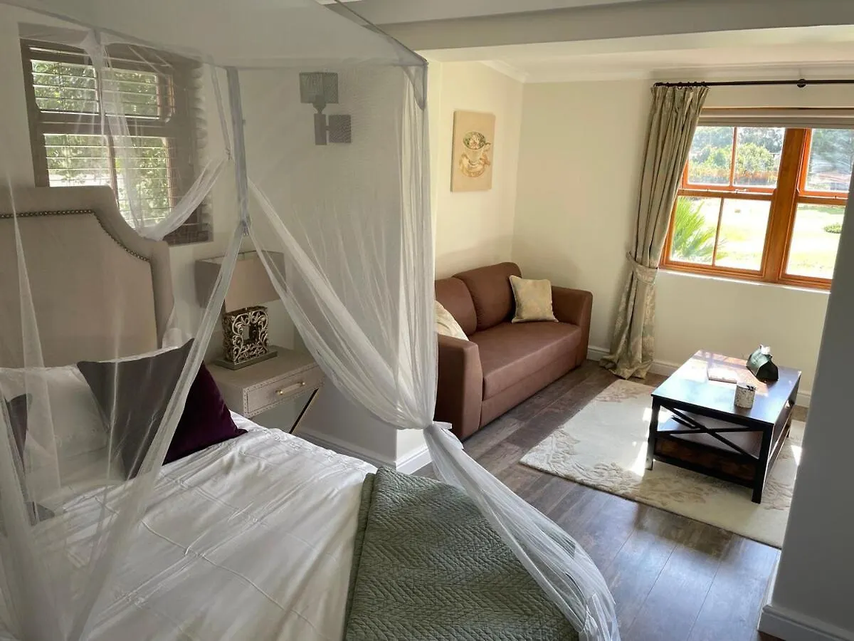 The Cottage - A Tranquil Hideaway Somerset West Holiday home