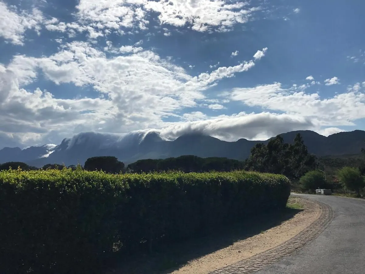 The Cottage - A Tranquil Hideaway Somerset West 0*,